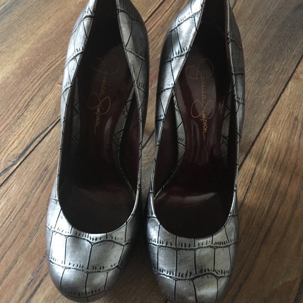 Heels - Picture 3 of 3